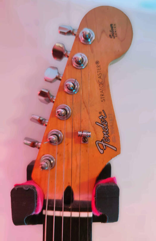 Foto de la guitarra Fender Stratocaster de Sounds & Voices creative studio ubicado en la Trinidad. Caracas - Venezuela